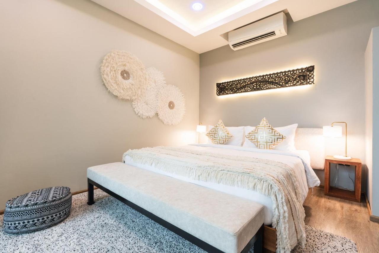 Zee Luxury Boutique Hotel Hinkong Bagian luar foto
